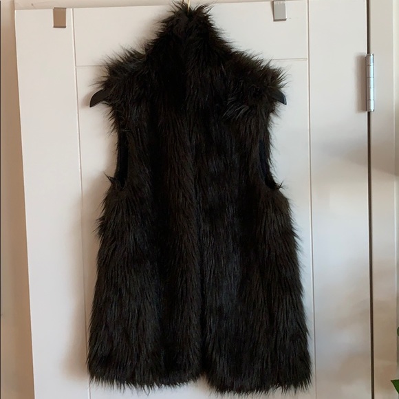 Shane Faux Fur Vest - Club Monaco - Picture 6 of 8